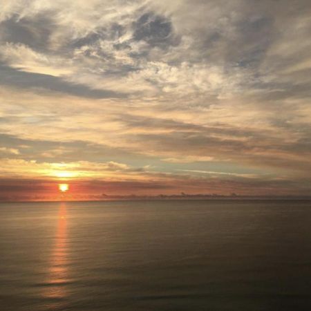 Imperial Surf - Hosted By Coastal Letting Lejlighed Gold Coast Eksteriør billede